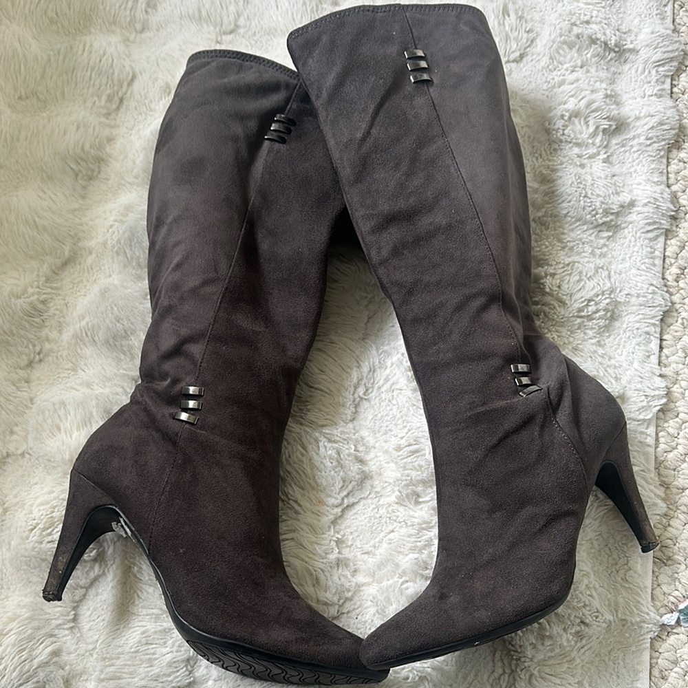 SOLD. Beautiful Dark great heels Boots
